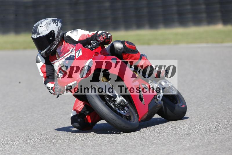 Archiv-2025/49 26.08.2025 Cornu Master School ADR/rot-rouge/27